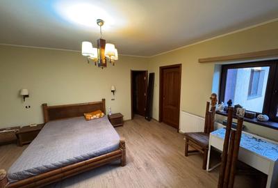 Casă cu Teren 355 Mp în Central - 3