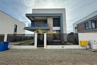 Casă cu 5 camere cu Teren 300 Mp în Berceni