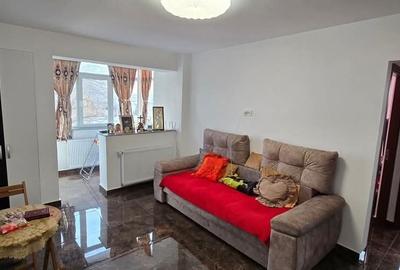 Apartament cu 3 camere semidecomandat în Central - 1