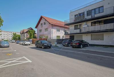Apartament modern 3 camere clasa A  cu garaj  inchis la parter 21mp - 21