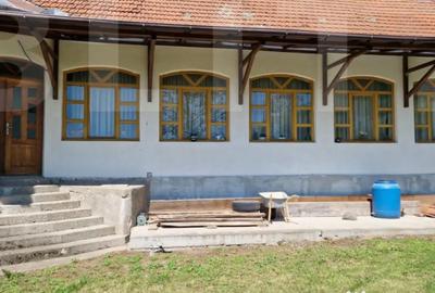 Casă cu 4 camere cu Teren 3166 Mp în Bejan - 1