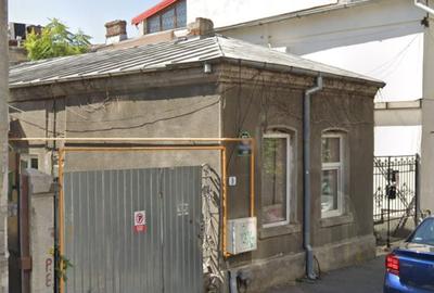 Casă individuală cu 5 camere cu Canalizare în P-ța Victoriei - 1