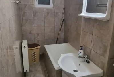 Inchiriez apartament 2 camere zona centrala micro 2, etaj 1 - 1