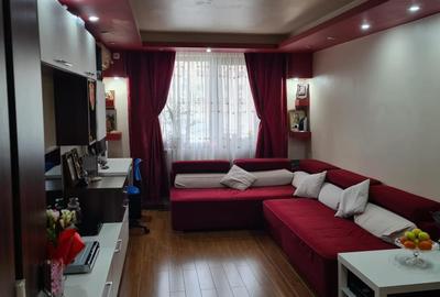 Apartament cu 3 camere semidecomandat, mobilat în Prelungirea Ghencea