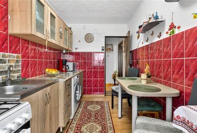 Apartament cu 3 camere decomandat în Tractorul - 12