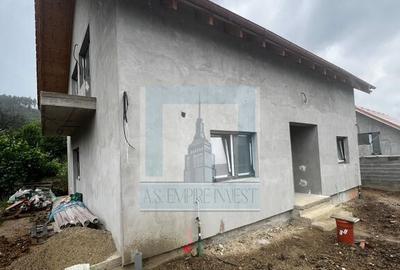 Casa/Villa , 5 camere, singur in curte - oras Codlea/Brasov