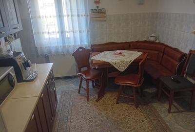 Apartament cu 4 camere decomandat în Calea Romanului