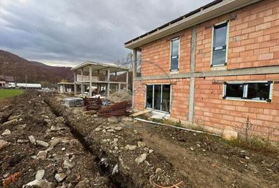 Casă cu 4 camere cu Teren 350 Mp în Central - 8