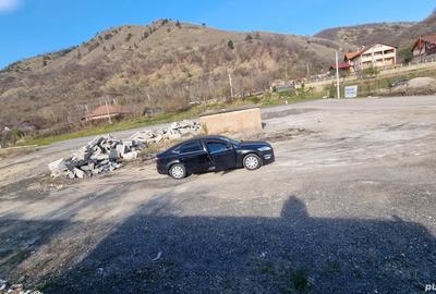 Teren de 4200 mp, în Gura Văii - 2