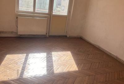 Apartament cu 4 camere decomandat în Central - 3