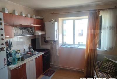 Apartament cu 3 camere decomandat, mobilat în Siret - 1
