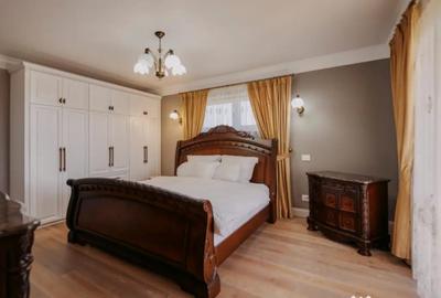 Casă cu 8 camere cu Teren 11880 Mp în Horodnic - 1