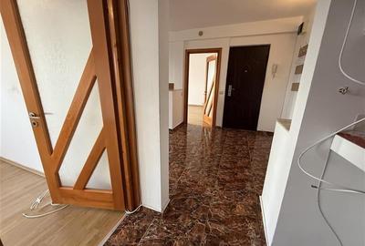 22 Decembrie - 2 camere decomandat - 5