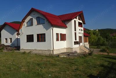 Vand casa in sistem P+M, are suprafa?a utila 160 mp,finisata integral ?i echipata complet. - 1