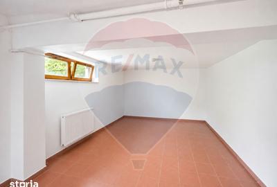 Casă cu 6 camere cu Teren 572 Mp în Central