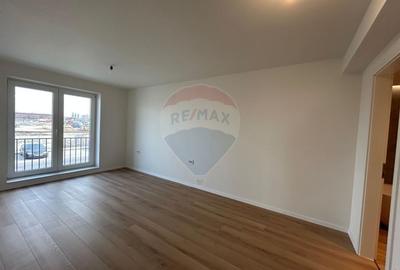 Apartament cu 3 camere decomandat în Tractorul - 8