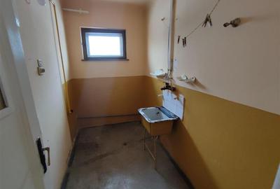 Garsonieră nedecomandată în Primăverii - 11