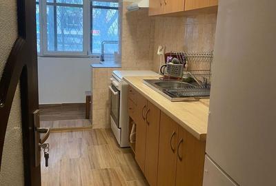 Apartament cu 2 camere decomandat în Roșu