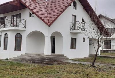 Casă individuală cu 4 camere în Dârmănești