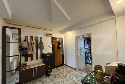 Apartament de vanzare, cu 3 camere decomandat, 61 mp, zona P - 2