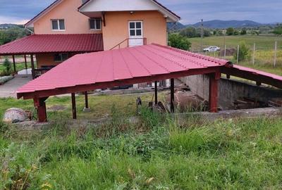 Casă cu 8 camere cu Teren 1290000 Mp în Central - 4