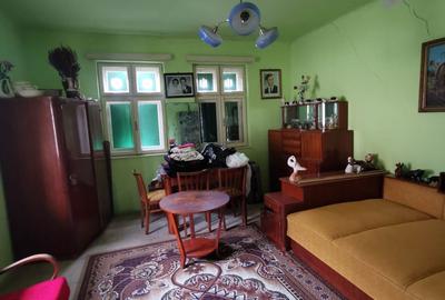 Casă cu 3 camere în Albești