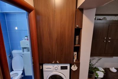 Apartament cu 4 camere semidecomandat, mobilat în CET - 25