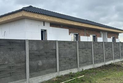 Casă cu 4 camere în Moșnița Nouă
