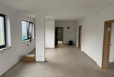 Spațiu comercial, de 80 mp, în Central - 4