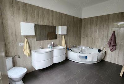 Evadare intr-un Paradis Privat: Proprietate Unica in Valenii de Munte - 3