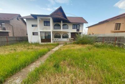 Casă cu 4 camere cu Canalizare în Bradu - 9