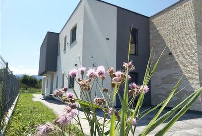 Duplex cu 5 camere în Stupini
