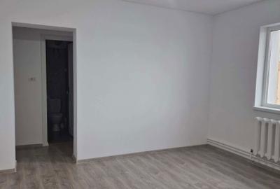 Apartament cu 3 camere semidecomandat în Central - 1