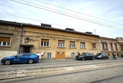 Casă cu 12 camere cu Teren 938 Mp în P-ța Maria