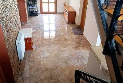 Casă cu 4 camere cu Teren 125 Mp în Central - 2