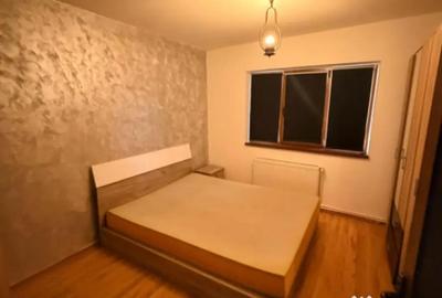 Apartament cu 2 camere decomandat în CET - 3