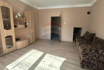 Casă cu 2 camere cu Teren 913 Mp în Central - 2