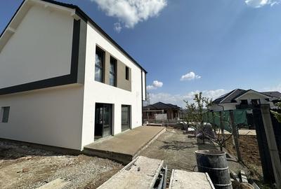 Casă cu 4 camere în Central - 1