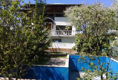 Casă cu 6 camere în Vălenii de Munte