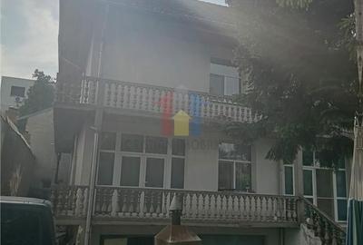 Casă cu 4 camere în Central - 3