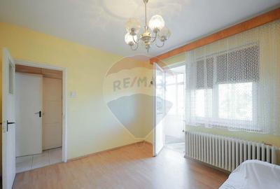 De vanzare, apartament cu 3 camere, zona Rogerius - 7