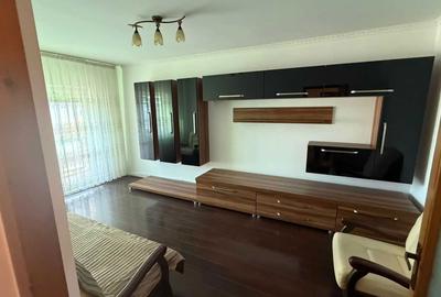 Apartament cu 3 camere în Micro 17 - 1