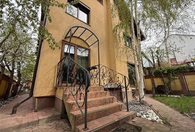 Proprietate deosebita de vanzare in centrul Bacaului- eleganta, istorie si inves - 4