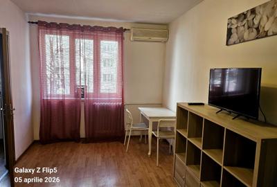 Garsonieră decomandată în Titan