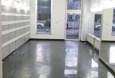 Spațiu comercial, de 70 mp, în Central - 3