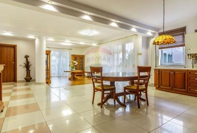 Apartament cu 3 camere semidecomandat, mobilat în Bună Ziua