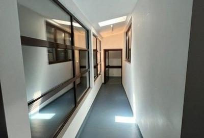 Casa spatioasa cu 17 camere in Militari - ideala pentru clinica sau locuinta