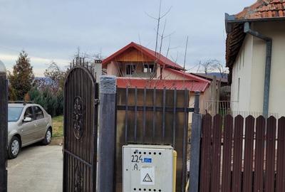 Casă cu 4 camere în Mihăești