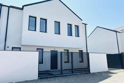 Casă cu 4 camere cu Teren 200 Mp în Odăi - 1