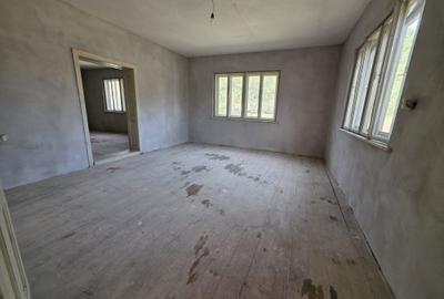 Casă cu 4 camere în Inău - 1